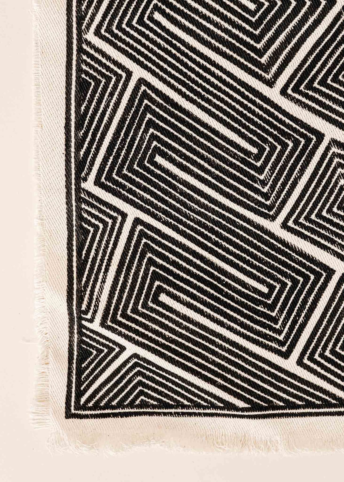 A pintura em tecido é uma inovação criativa indígena a partir de um dos aspectos mais característicos de suas culturas: a pintura corporal. A Tucum tem o prazer de apresentar toda a força e a beleza das pinturas indígenas!  Ganhe 10% de desconto na sua primeira compra!