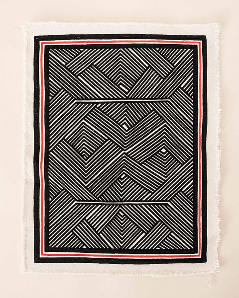 A pintura em tecido é uma inovação criativa indígena a partir de um dos aspectos mais característicos de suas culturas: a pintura corporal. A Tucum tem o prazer de apresentar toda a força e a beleza das pinturas indígenas!  Ganhe 10% de desconto na sua primeira compra!