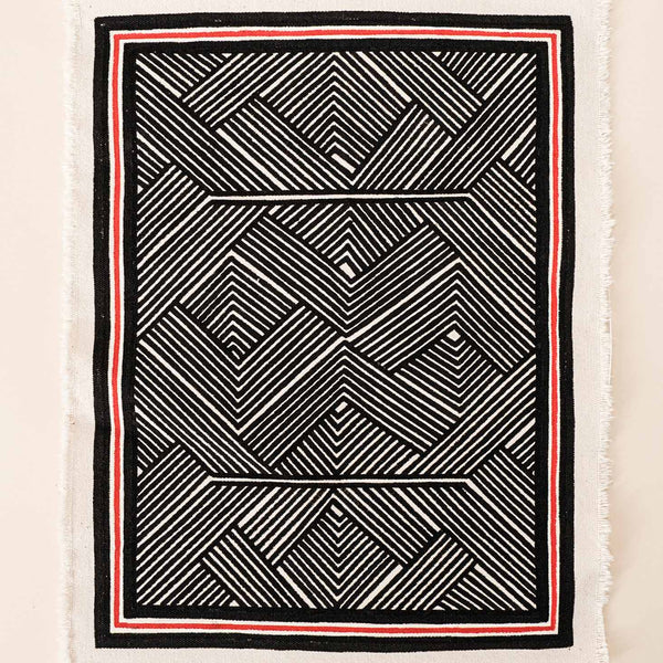 A pintura em tecido é uma inovação criativa indígena a partir de um dos aspectos mais característicos de suas culturas: a pintura corporal. A Tucum tem o prazer de apresentar toda a força e a beleza das pinturas indígenas!  Ganhe 10% de desconto na sua primeira compra!