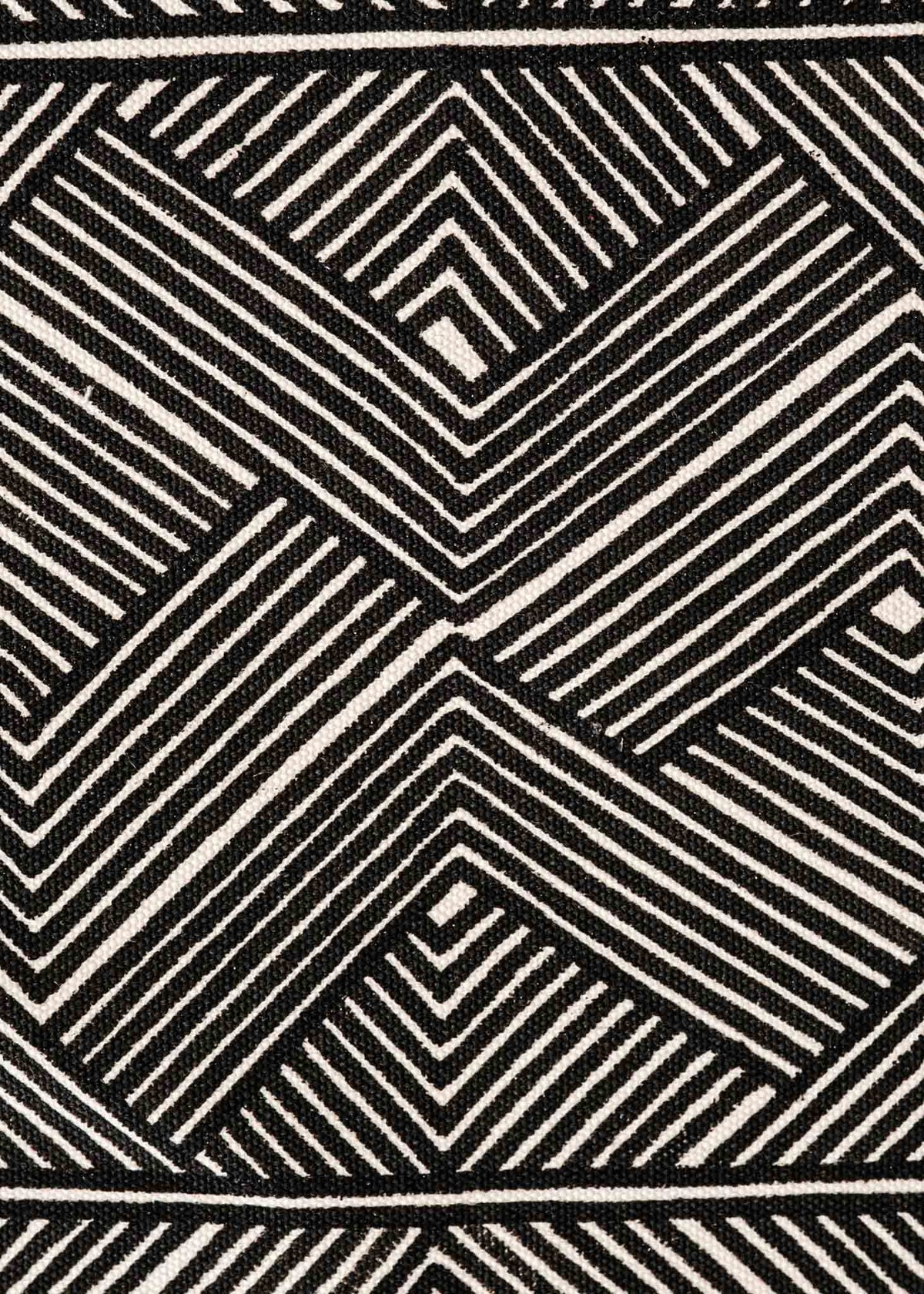 A pintura em tecido é uma inovação criativa indígena a partir de um dos aspectos mais característicos de suas culturas: a pintura corporal. A Tucum tem o prazer de apresentar toda a força e a beleza das pinturas indígenas!  Ganhe 10% de desconto na sua primeira compra!