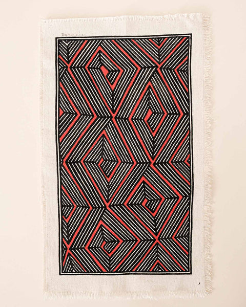 A pintura em tecido é uma inovação criativa indígena a partir de um dos aspectos mais característicos de suas culturas: a pintura corporal. A Tucum tem o prazer de apresentar toda a força e a beleza das pinturas indígenas!  Ganhe 10% de desconto na sua primeira compra!