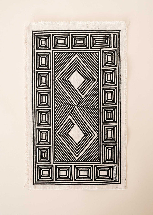 A pintura em tecido é uma inovação criativa indígena a partir de um dos aspectos mais característicos de suas culturas: a pintura corporal. A Tucum tem o prazer de apresentar toda a força e a beleza das pinturas indígenas!  Ganhe 10% de desconto na sua primeira compra!
