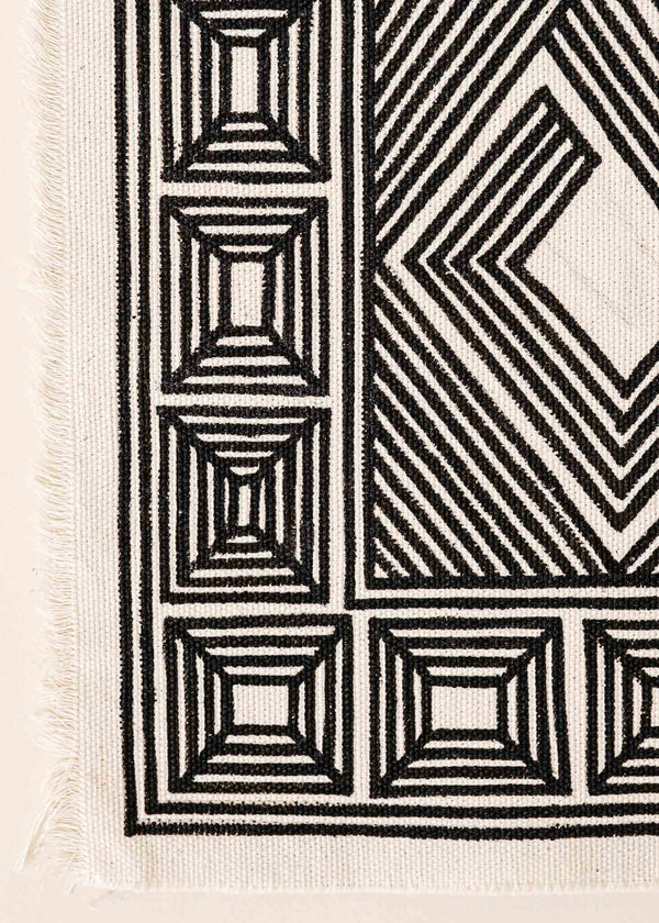 A pintura em tecido é uma inovação criativa indígena a partir de um dos aspectos mais característicos de suas culturas: a pintura corporal. A Tucum tem o prazer de apresentar toda a força e a beleza das pinturas indígenas!  Ganhe 10% de desconto na sua primeira compra!
