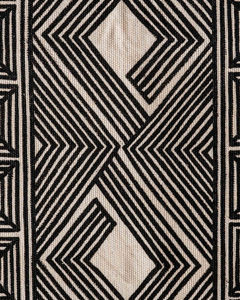 A pintura em tecido é uma inovação criativa indígena a partir de um dos aspectos mais característicos de suas culturas: a pintura corporal. A Tucum tem o prazer de apresentar toda a força e a beleza das pinturas indígenas!  Ganhe 10% de desconto na sua primeira compra!
