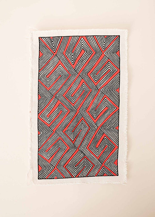 A pintura em tecido é uma inovação criativa indígena a partir de um dos aspectos mais característicos de suas culturas: a pintura corporal. A Tucum tem o prazer de apresentar toda a força e a beleza das pinturas indígenas!  Ganhe 10% de desconto na sua primeira compra!