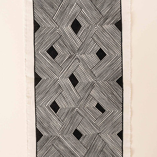 A pintura em tecido é uma inovação criativa indígena a partir de um dos aspectos mais característicos de suas culturas: a pintura corporal. A Tucum tem o prazer de apresentar toda a força e a beleza das pinturas indígenas!  Ganhe 10% de desconto na sua primeira compra!