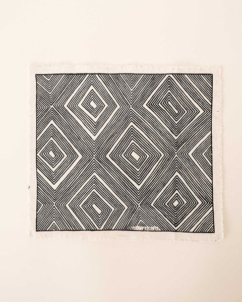 A pintura em tecido é uma inovação criativa indígena a partir de um dos aspectos mais característicos de suas culturas: a pintura corporal. A Tucum tem o prazer de apresentar toda a força e a beleza das pinturas indígenas!  Ganhe 10% de desconto na sua primeira compra!