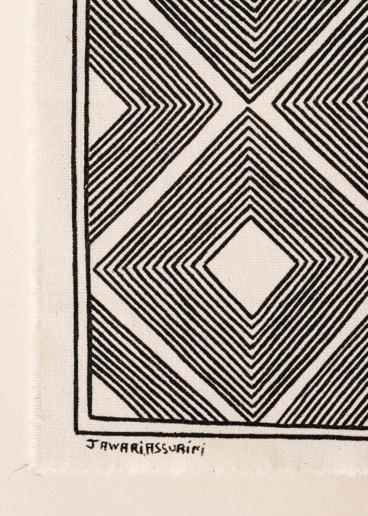 A pintura em tecido é uma inovação criativa indígena a partir de um dos aspectos mais característicos de suas culturas: a pintura corporal. A Tucum tem o prazer de apresentar toda a força e a beleza das pinturas indígenas!  Ganhe 10% de desconto na sua primeira compra!