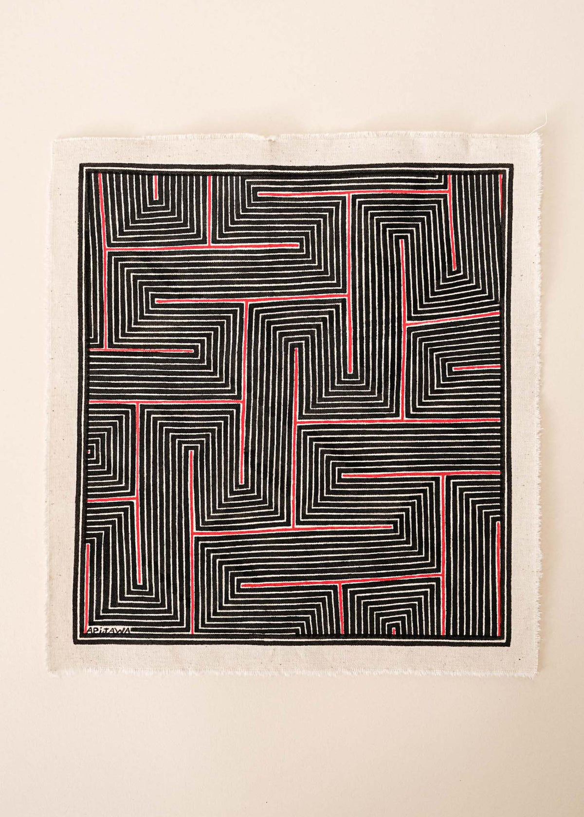 A pintura em tecido é uma inovação criativa indígena a partir de um dos aspectos mais característicos de suas culturas: a pintura corporal. A Tucum tem o prazer de apresentar toda a força e a beleza das pinturas indígenas!  Ganhe 10% de desconto na sua primeira compra!