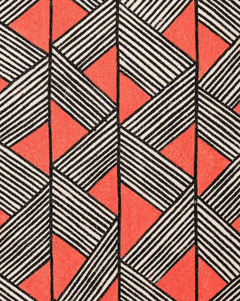 A pintura em tecido é uma inovação criativa indígena a partir de um dos aspectos mais característicos de suas culturas: a pintura corporal. A Tucum tem o prazer de apresentar toda a força e a beleza das pinturas indígenas!  Ganhe 10% de desconto na sua primeira compra!
