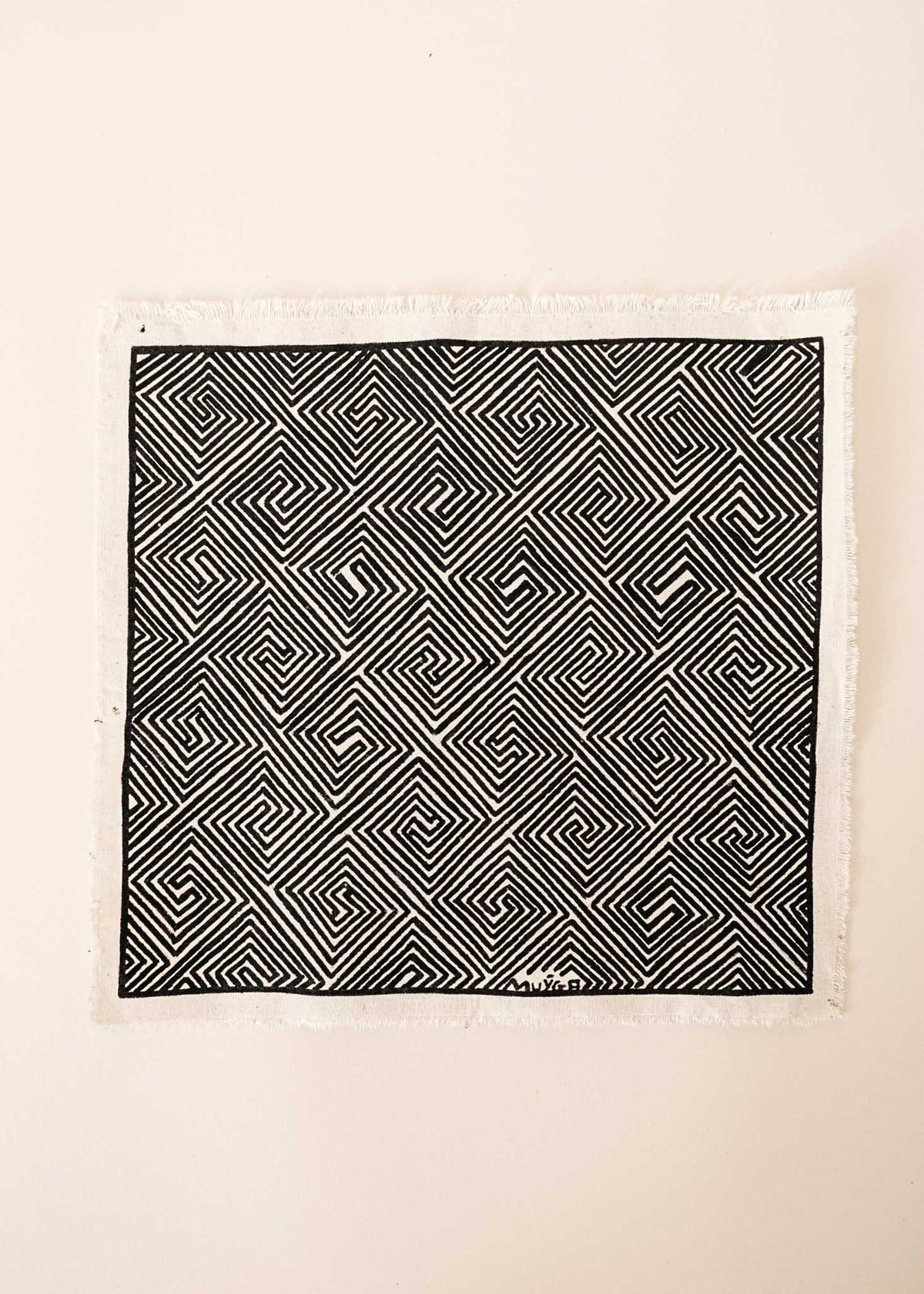 A pintura em tecido é uma inovação criativa indígena a partir de um dos aspectos mais característicos de suas culturas: a pintura corporal. A Tucum tem o prazer de apresentar toda a força e a beleza das pinturas indígenas!  Ganhe 10% de desconto na sua primeira compra!