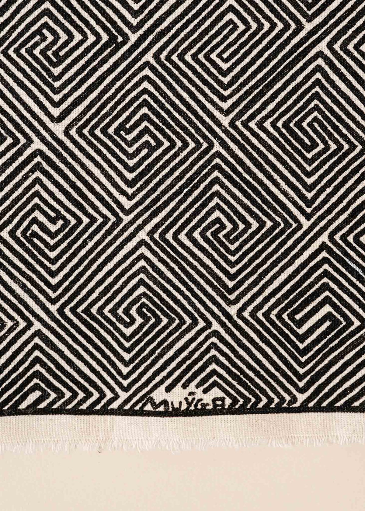 A pintura em tecido é uma inovação criativa indígena a partir de um dos aspectos mais característicos de suas culturas: a pintura corporal. A Tucum tem o prazer de apresentar toda a força e a beleza das pinturas indígenas!  Ganhe 10% de desconto na sua primeira compra!