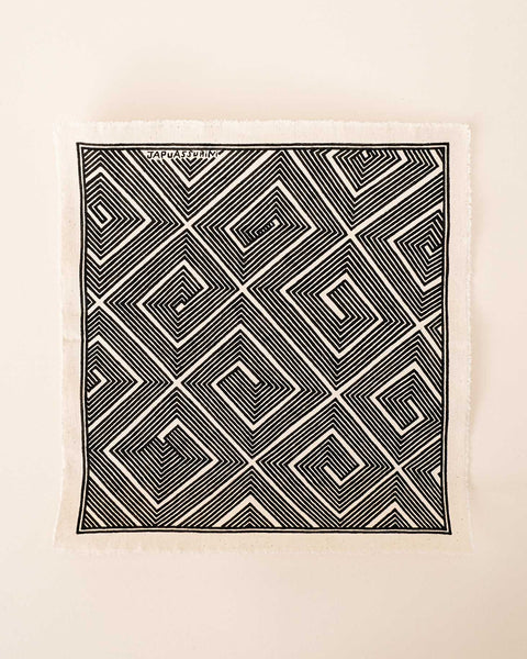 A pintura em tecido é uma inovação criativa indígena a partir de um dos aspectos mais característicos de suas culturas: a pintura corporal. A Tucum tem o prazer de apresentar toda a força e a beleza das pinturas indígenas!  Ganhe 10% de desconto na sua primeira compra!