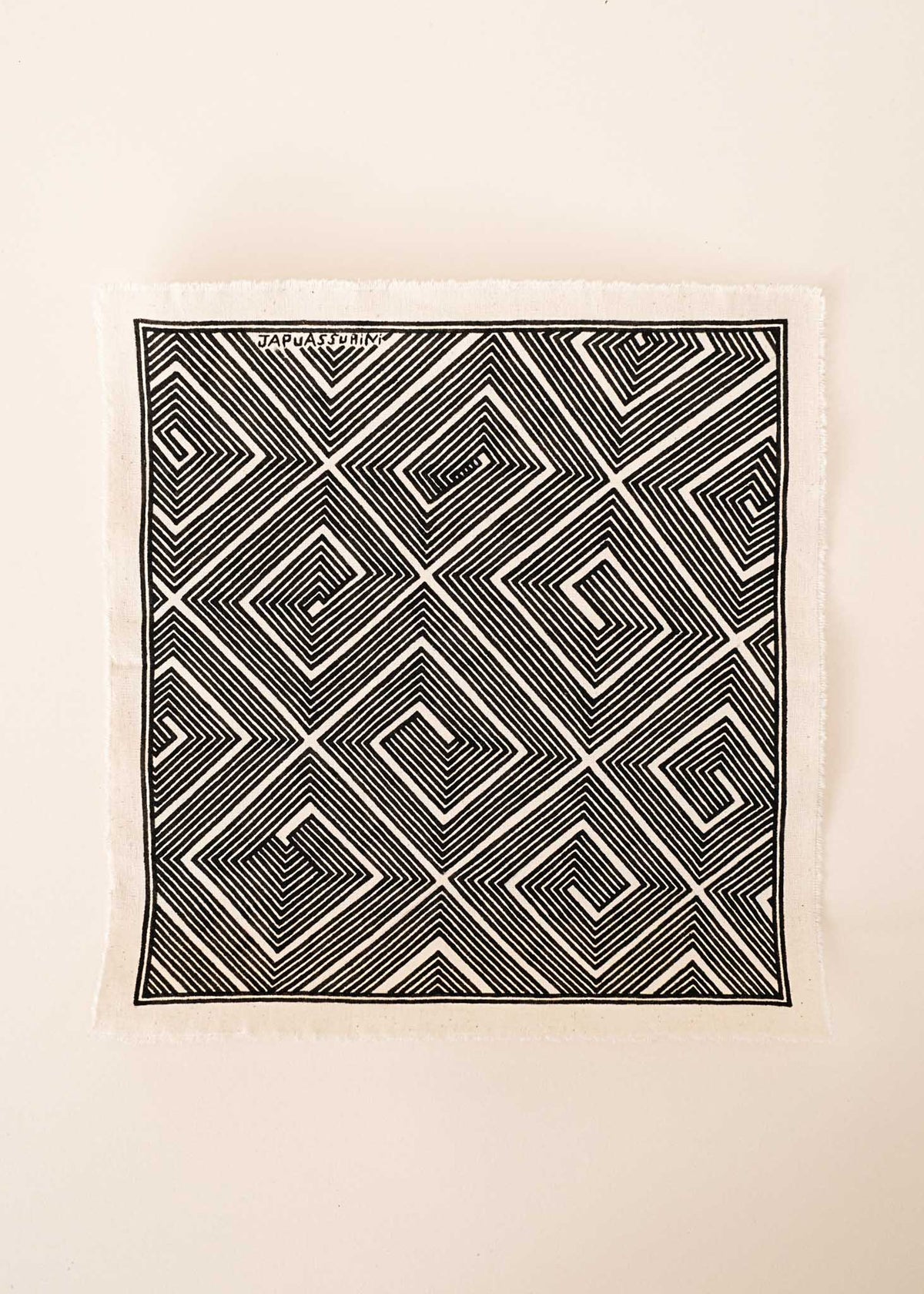 A pintura em tecido é uma inovação criativa indígena a partir de um dos aspectos mais característicos de suas culturas: a pintura corporal. A Tucum tem o prazer de apresentar toda a força e a beleza das pinturas indígenas!  Ganhe 10% de desconto na sua primeira compra!