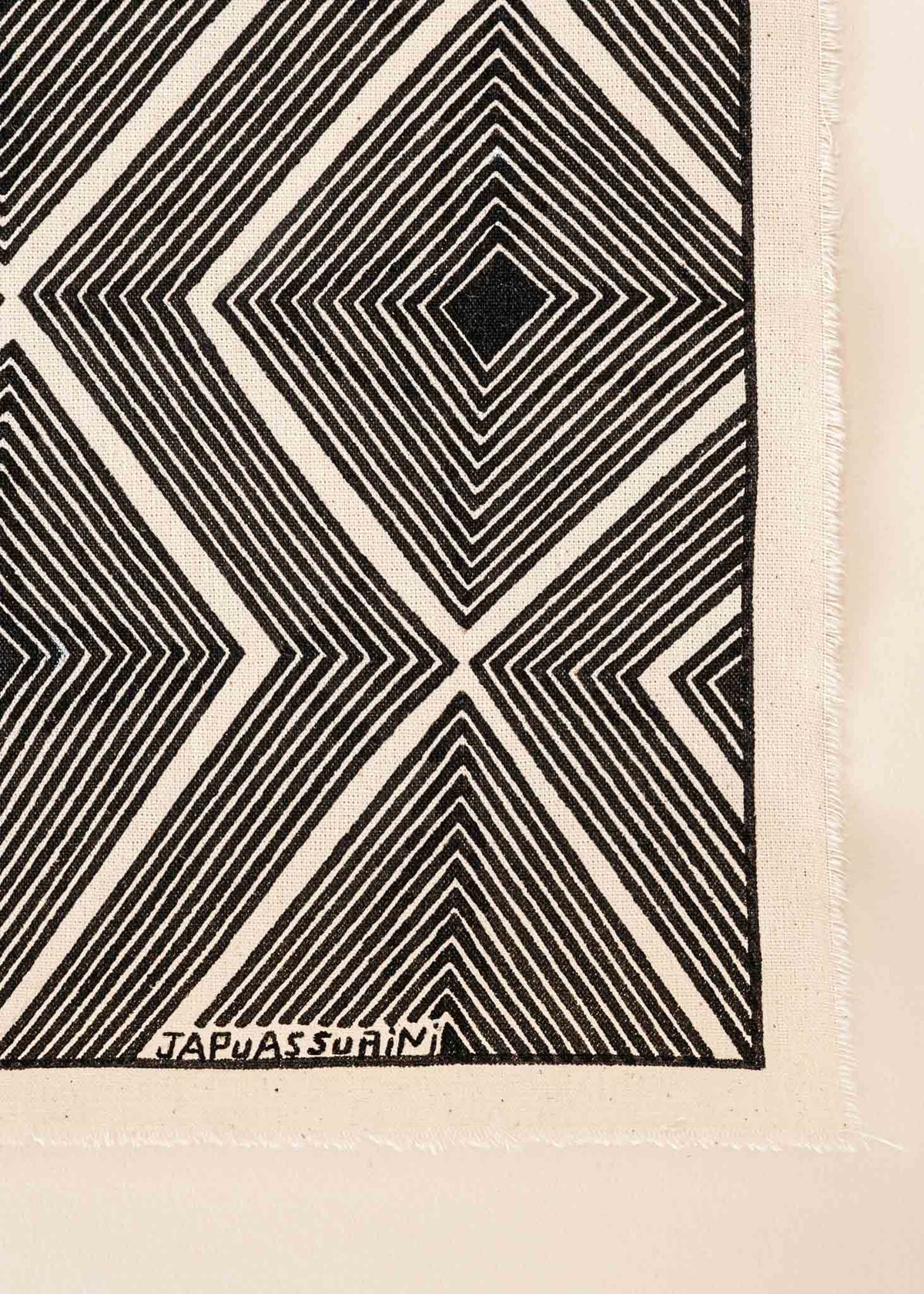 A pintura em tecido é uma inovação criativa indígena a partir de um dos aspectos mais característicos de suas culturas: a pintura corporal. A Tucum tem o prazer de apresentar toda a força e a beleza das pinturas indígenas!  Ganhe 10% de desconto na sua primeira compra!