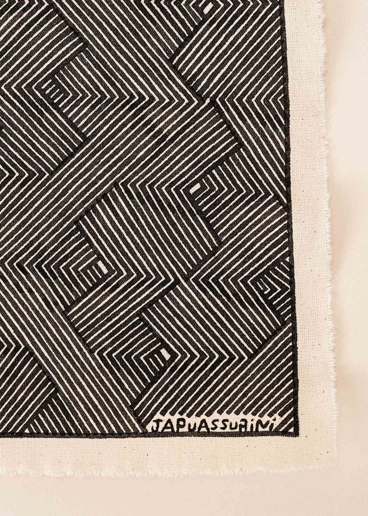 A pintura em tecido é uma inovação criativa indígena a partir de um dos aspectos mais característicos de suas culturas: a pintura corporal. A Tucum tem o prazer de apresentar toda a força e a beleza das pinturas indígenas!  Ganhe 10% de desconto na sua primeira compra!