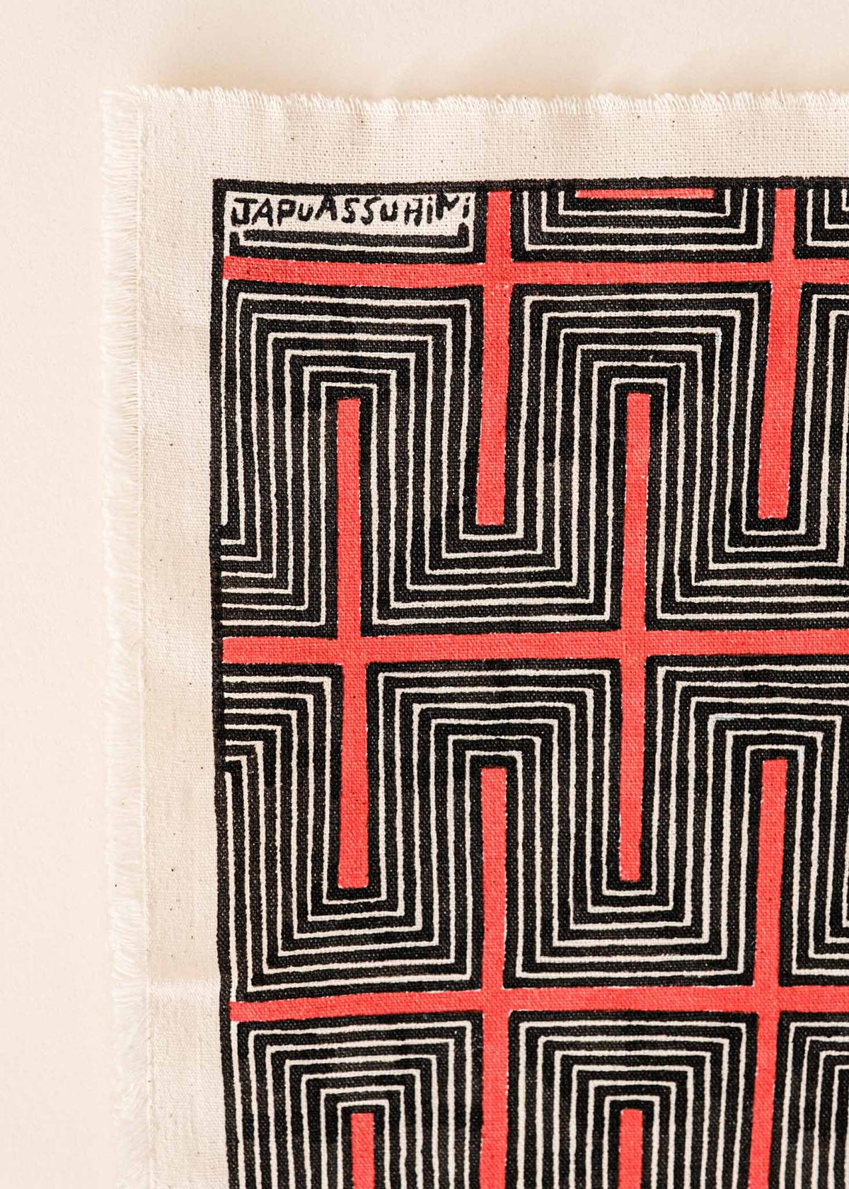 A pintura em tecido é uma inovação criativa indígena a partir de um dos aspectos mais característicos de suas culturas: a pintura corporal. A Tucum tem o prazer de apresentar toda a força e a beleza das pinturas indígenas!  Ganhe 10% de desconto na sua primeira compra!