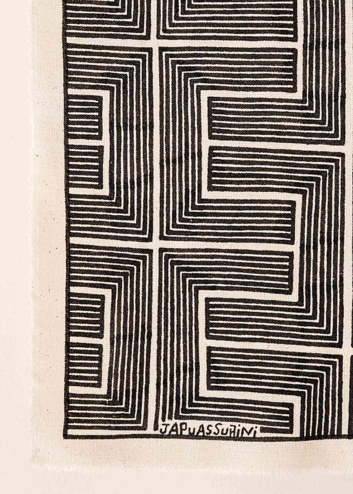 A pintura em tecido é uma inovação criativa indígena a partir de um dos aspectos mais característicos de suas culturas: a pintura corporal. A Tucum tem o prazer de apresentar toda a força e a beleza das pinturas indígenas!  Ganhe 10% de desconto na sua primeira compra!