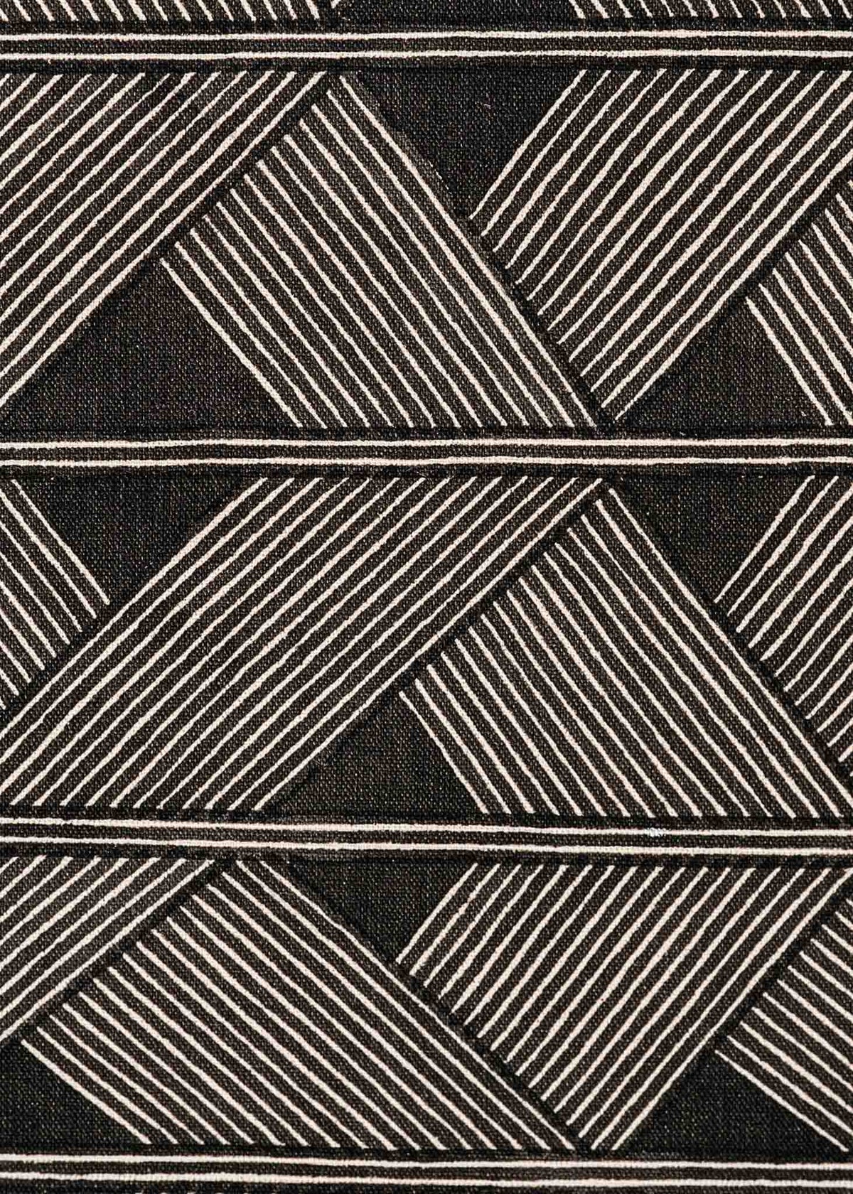 A pintura em tecido é uma inovação criativa indígena a partir de um dos aspectos mais característicos de suas culturas: a pintura corporal. A Tucum tem o prazer de apresentar toda a força e a beleza das pinturas indígenas!  Ganhe 10% de desconto na sua primeira compra!