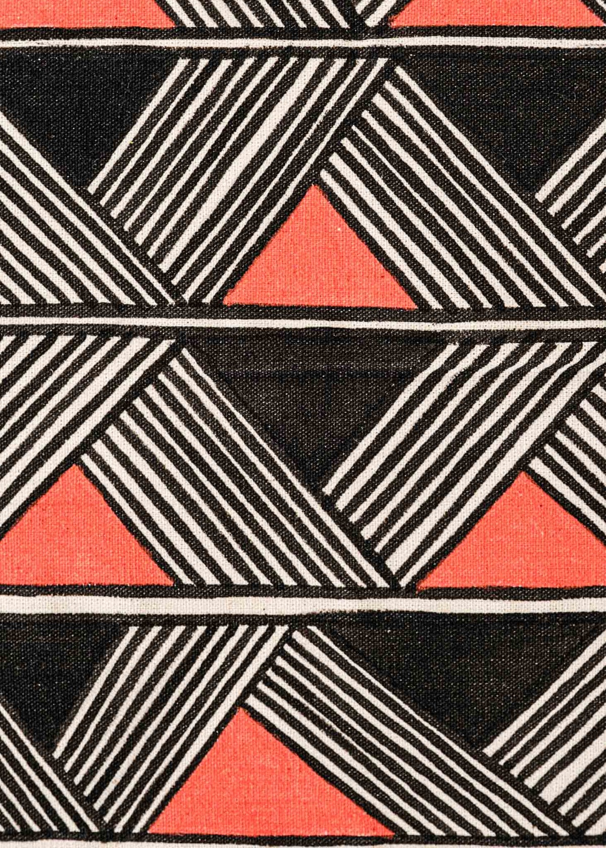 A pintura em tecido é uma inovação criativa indígena a partir de um dos aspectos mais característicos de suas culturas: a pintura corporal. A Tucum tem o prazer de apresentar toda a força e a beleza das pinturas indígenas!  Ganhe 10% de desconto na sua primeira compra!