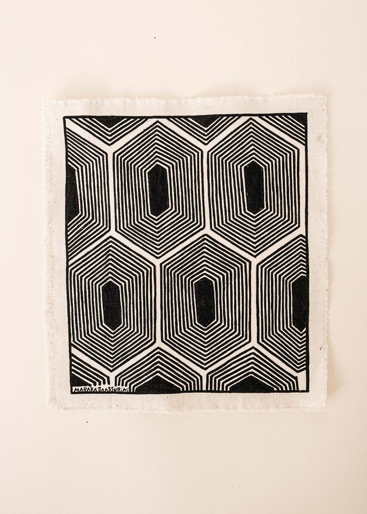 A pintura em tecido é uma inovação criativa indígena a partir de um dos aspectos mais característicos de suas culturas: a pintura corporal. A Tucum tem o prazer de apresentar toda a força e a beleza das pinturas indígenas!  Ganhe 10% de desconto na sua primeira compra!