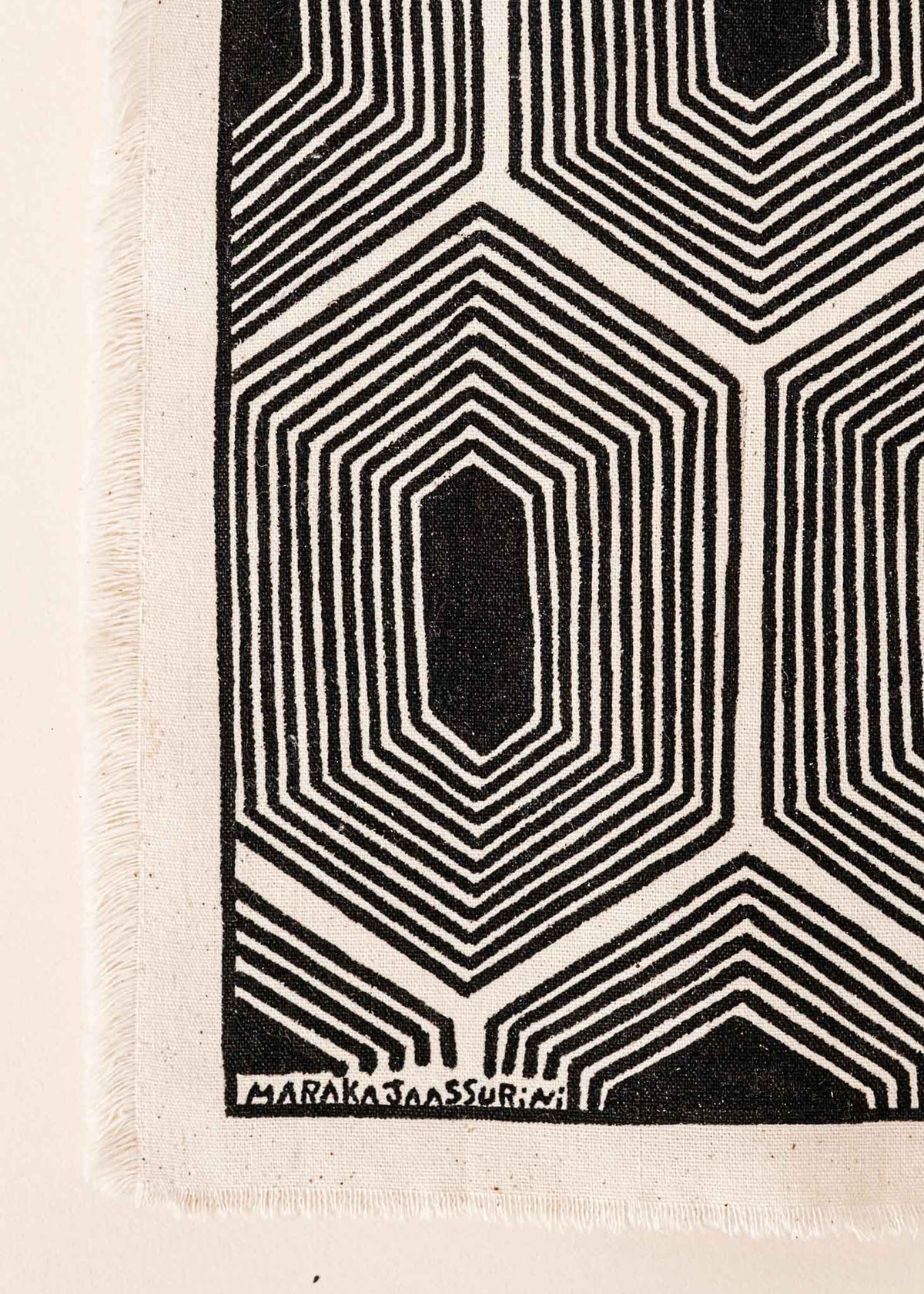 A pintura em tecido é uma inovação criativa indígena a partir de um dos aspectos mais característicos de suas culturas: a pintura corporal. A Tucum tem o prazer de apresentar toda a força e a beleza das pinturas indígenas!  Ganhe 10% de desconto na sua primeira compra!