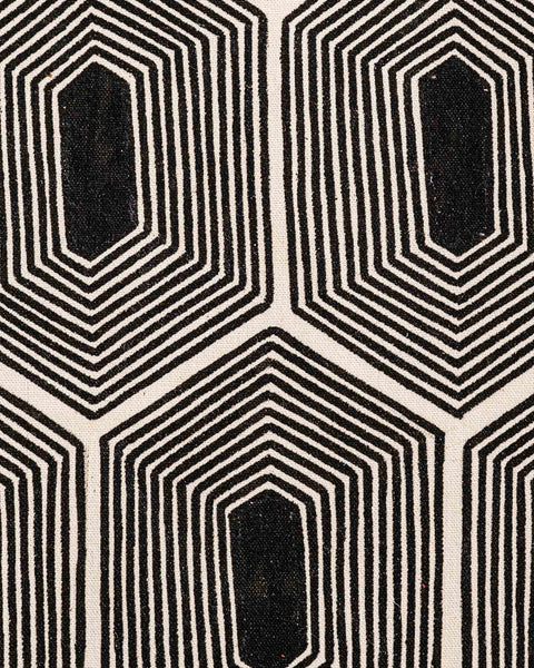 A pintura em tecido é uma inovação criativa indígena a partir de um dos aspectos mais característicos de suas culturas: a pintura corporal. A Tucum tem o prazer de apresentar toda a força e a beleza das pinturas indígenas!  Ganhe 10% de desconto na sua primeira compra!