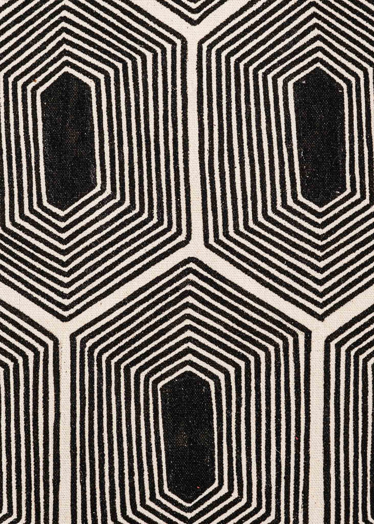 A pintura em tecido é uma inovação criativa indígena a partir de um dos aspectos mais característicos de suas culturas: a pintura corporal. A Tucum tem o prazer de apresentar toda a força e a beleza das pinturas indígenas!  Ganhe 10% de desconto na sua primeira compra!