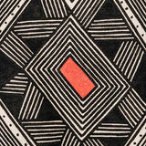 A pintura em tecido é uma inovação criativa indígena a partir de um dos aspectos mais característicos de suas culturas: a pintura corporal. A Tucum tem o prazer de apresentar toda a força e a beleza das pinturas indígenas!  Ganhe 10% de desconto na sua primeira compra!
