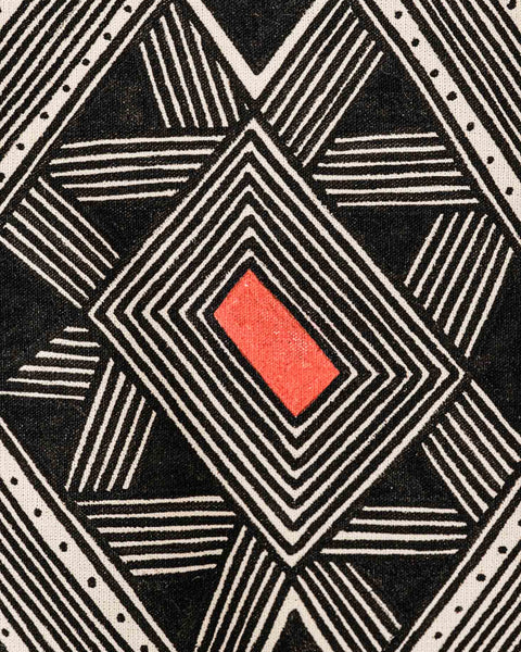 A pintura em tecido é uma inovação criativa indígena a partir de um dos aspectos mais característicos de suas culturas: a pintura corporal. A Tucum tem o prazer de apresentar toda a força e a beleza das pinturas indígenas!  Ganhe 10% de desconto na sua primeira compra!
