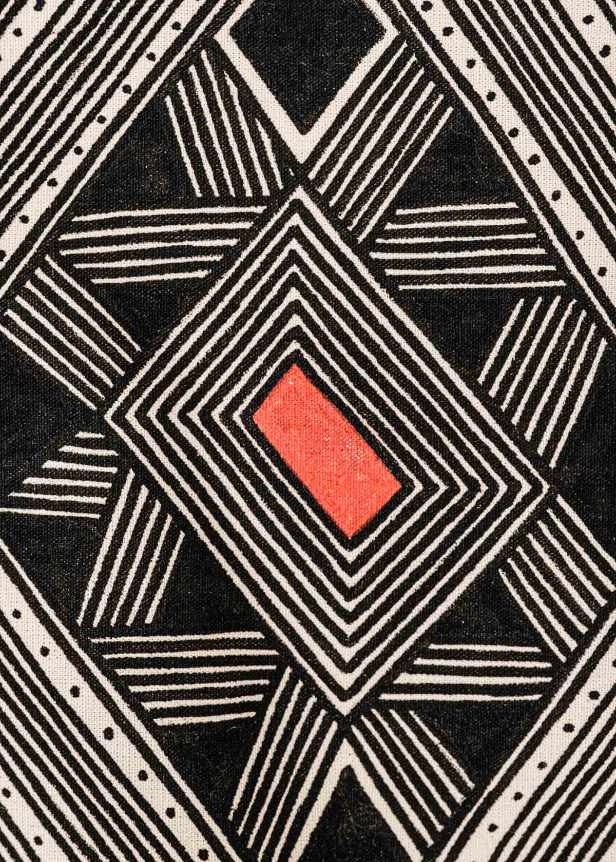 A pintura em tecido é uma inovação criativa indígena a partir de um dos aspectos mais característicos de suas culturas: a pintura corporal. A Tucum tem o prazer de apresentar toda a força e a beleza das pinturas indígenas!  Ganhe 10% de desconto na sua primeira compra!
