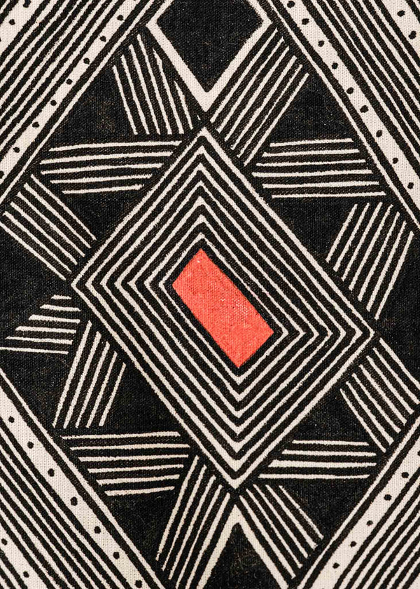 A pintura em tecido é uma inovação criativa indígena a partir de um dos aspectos mais característicos de suas culturas: a pintura corporal. A Tucum tem o prazer de apresentar toda a força e a beleza das pinturas indígenas!  Ganhe 10% de desconto na sua primeira compra!
