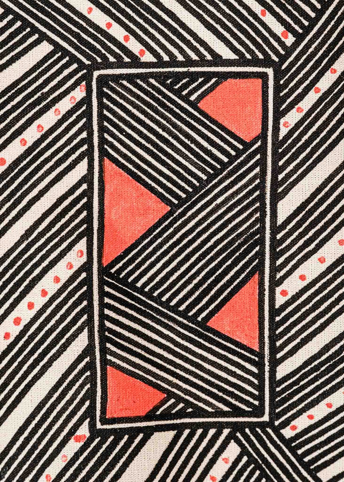 A pintura em tecido é uma inovação criativa indígena a partir de um dos aspectos mais característicos de suas culturas: a pintura corporal. A Tucum tem o prazer de apresentar toda a força e a beleza das pinturas indígenas!  Ganhe 10% de desconto na sua primeira compra!