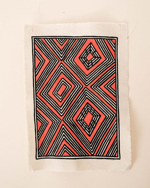 A pintura em tecido é uma inovação criativa indígena a partir de um dos aspectos mais característicos de suas culturas: a pintura corporal. A Tucum tem o prazer de apresentar toda a força e a beleza das pinturas indígenas!  Ganhe 10% de desconto na sua primeira compra!