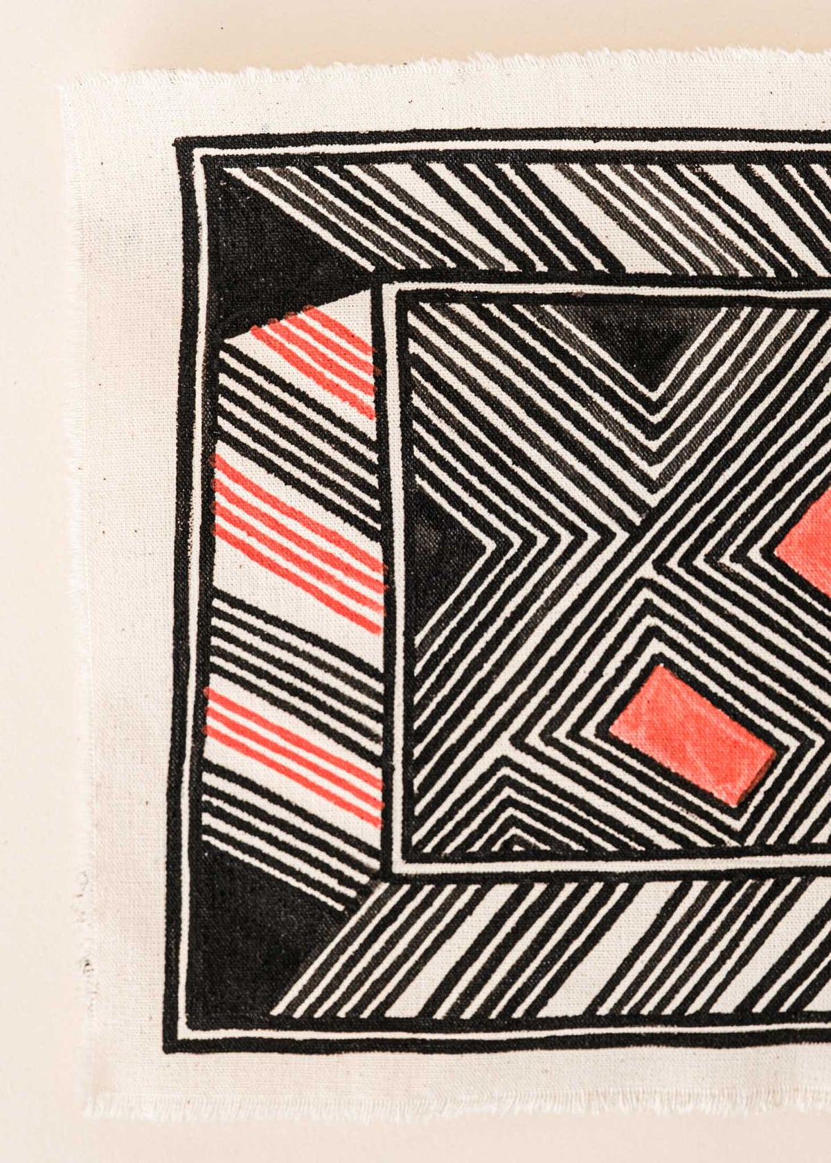 A pintura em tecido é uma inovação criativa indígena a partir de um dos aspectos mais característicos de suas culturas: a pintura corporal. A Tucum tem o prazer de apresentar toda a força e a beleza das pinturas indígenas!  Ganhe 10% de desconto na sua primeira compra!