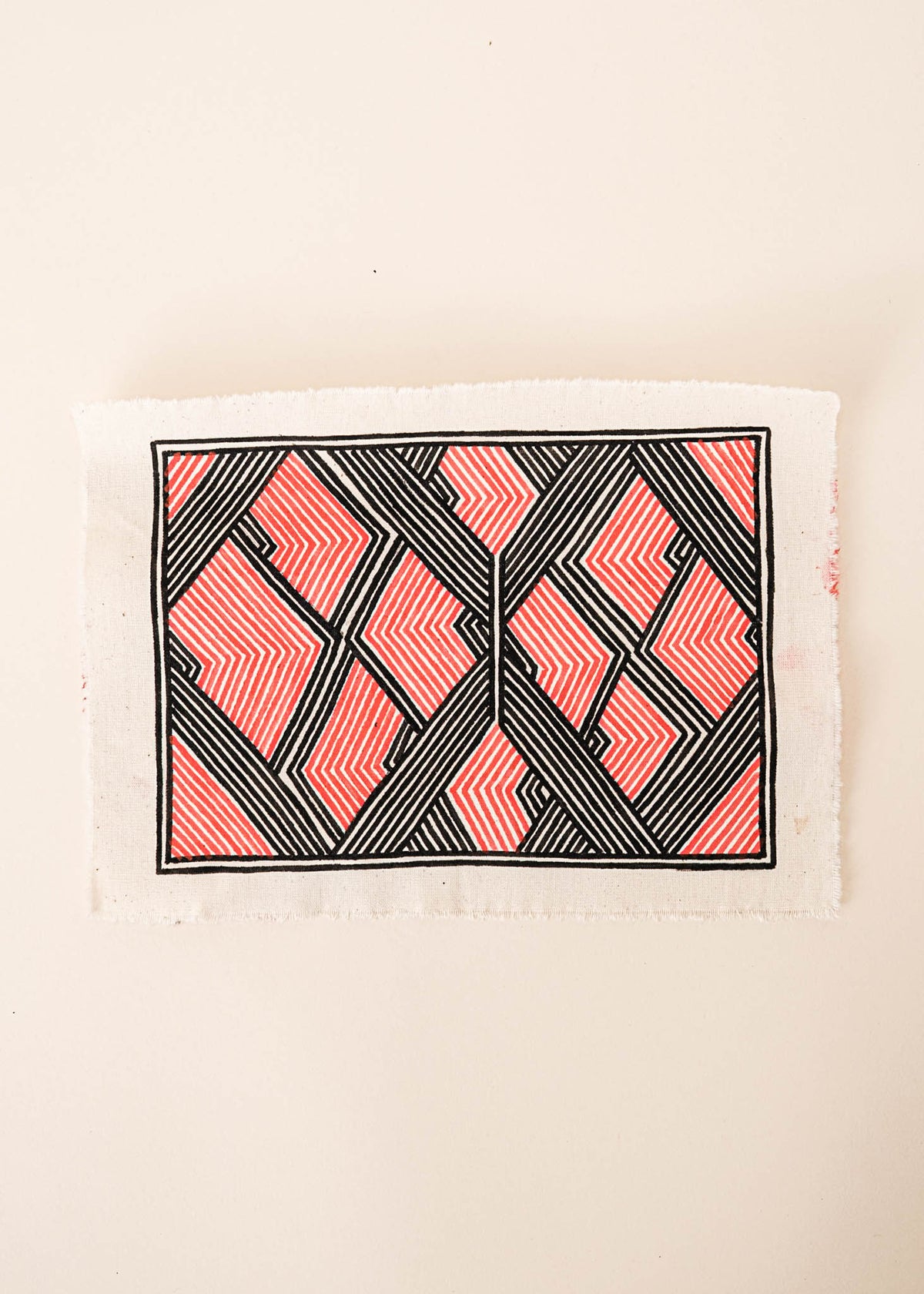 A pintura em tecido é uma inovação criativa indígena a partir de um dos aspectos mais característicos de suas culturas: a pintura corporal. A Tucum tem o prazer de apresentar toda a força e a beleza das pinturas indígenas!  Ganhe 10% de desconto na sua primeira compra!