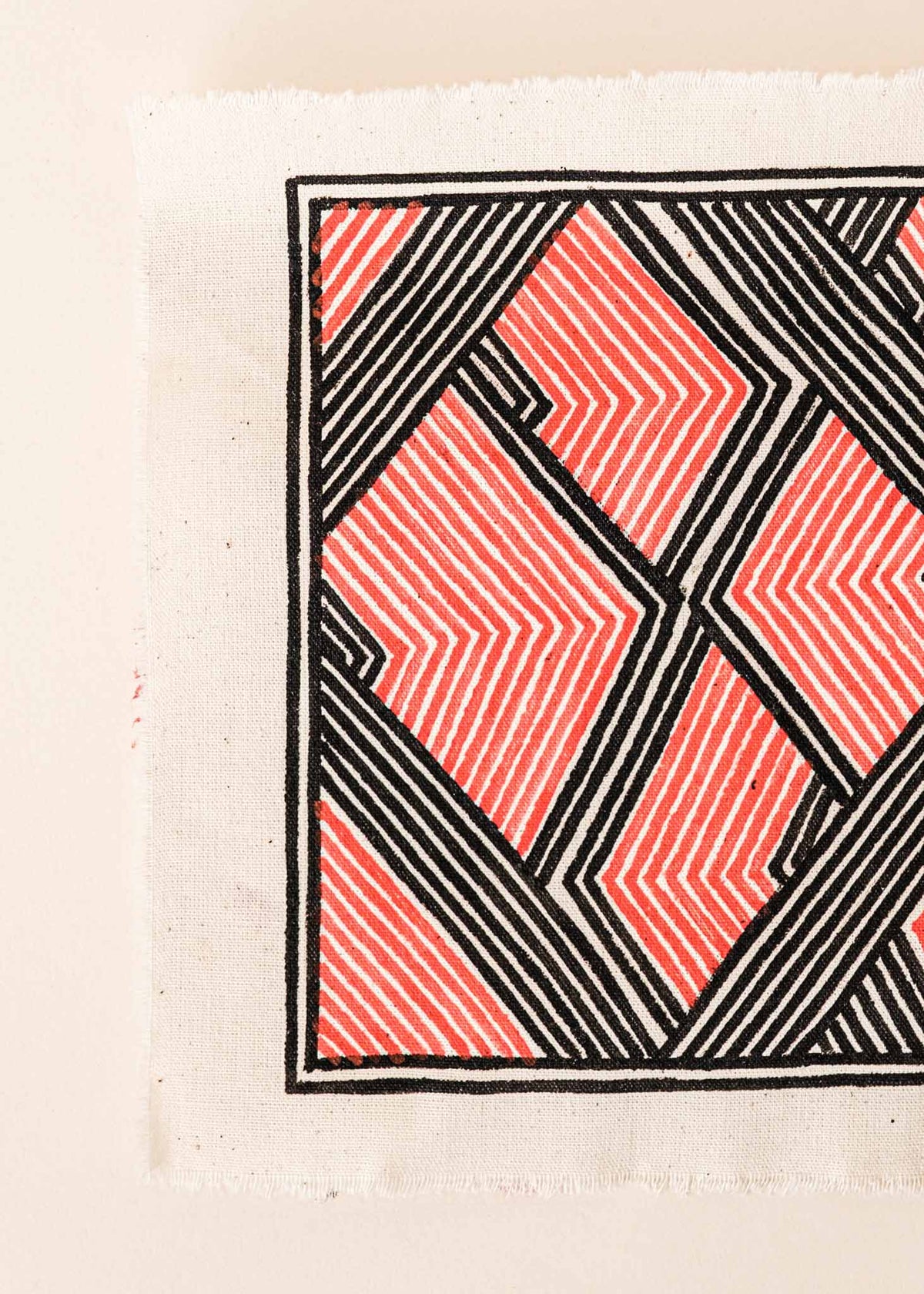 A pintura em tecido é uma inovação criativa indígena a partir de um dos aspectos mais característicos de suas culturas: a pintura corporal. A Tucum tem o prazer de apresentar toda a força e a beleza das pinturas indígenas!  Ganhe 10% de desconto na sua primeira compra!