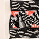 A pintura em tecido é uma inovação criativa indígena a partir de um dos aspectos mais característicos de suas culturas: a pintura corporal. A Tucum tem o prazer de apresentar toda a força e a beleza das pinturas indígenas!  Ganhe 10% de desconto na sua primeira compra!