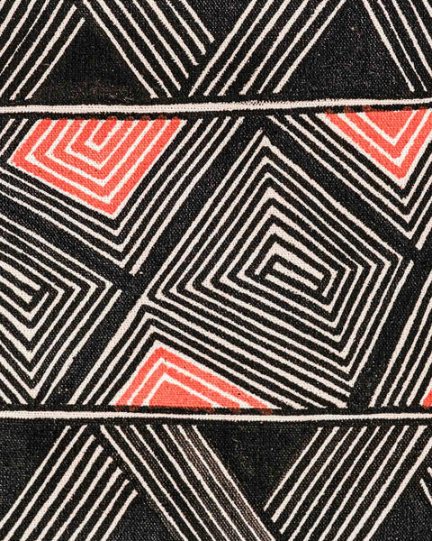 A pintura em tecido é uma inovação criativa indígena a partir de um dos aspectos mais característicos de suas culturas: a pintura corporal. A Tucum tem o prazer de apresentar toda a força e a beleza das pinturas indígenas!  Ganhe 10% de desconto na sua primeira compra!