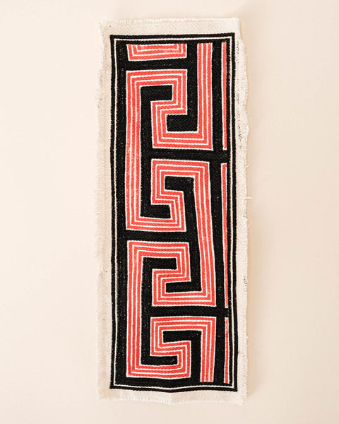 A pintura em tecido é uma inovação criativa indígena a partir de um dos aspectos mais característicos de suas culturas: a pintura corporal. A Tucum tem o prazer de apresentar toda a força e a beleza das pinturas indígenas!  Ganhe 10% de desconto na sua primeira compra!