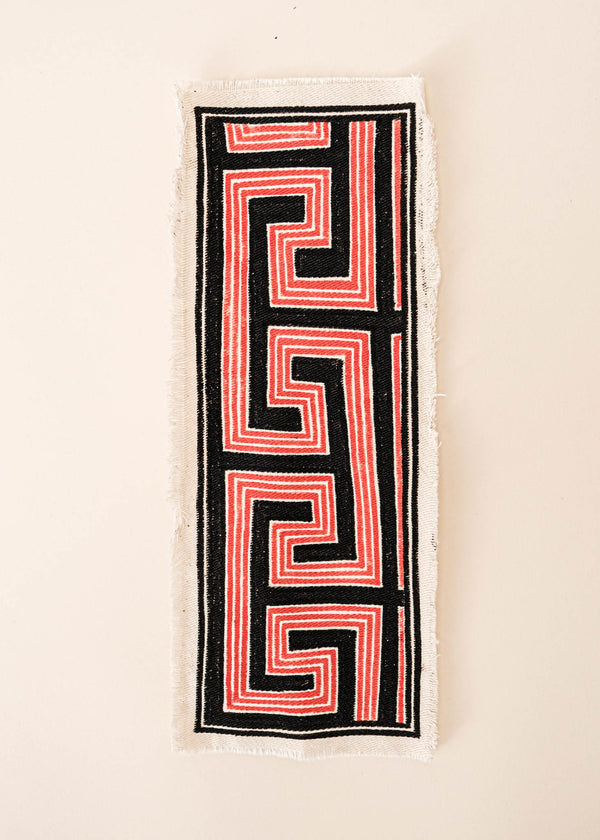 A pintura em tecido é uma inovação criativa indígena a partir de um dos aspectos mais característicos de suas culturas: a pintura corporal. A Tucum tem o prazer de apresentar toda a força e a beleza das pinturas indígenas!  Ganhe 10% de desconto na sua primeira compra!