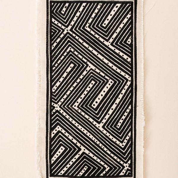 A pintura em tecido é uma inovação criativa indígena a partir de um dos aspectos mais característicos de suas culturas: a pintura corporal. A Tucum tem o prazer de apresentar toda a força e a beleza das pinturas indígenas!  Ganhe 10% de desconto na sua primeira compra!
