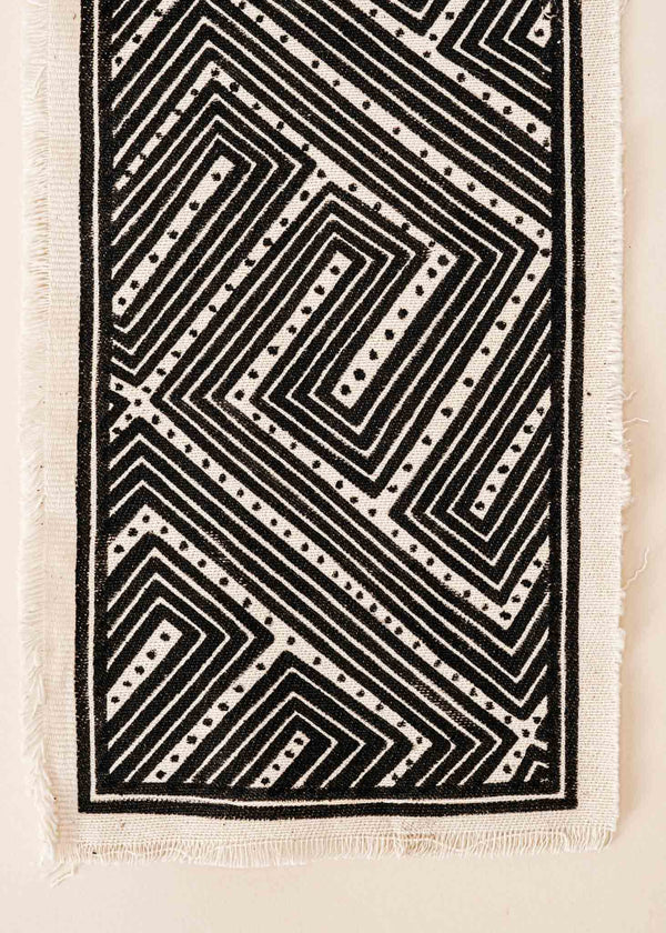 A pintura em tecido é uma inovação criativa indígena a partir de um dos aspectos mais característicos de suas culturas: a pintura corporal. A Tucum tem o prazer de apresentar toda a força e a beleza das pinturas indígenas!  Ganhe 10% de desconto na sua primeira compra!
