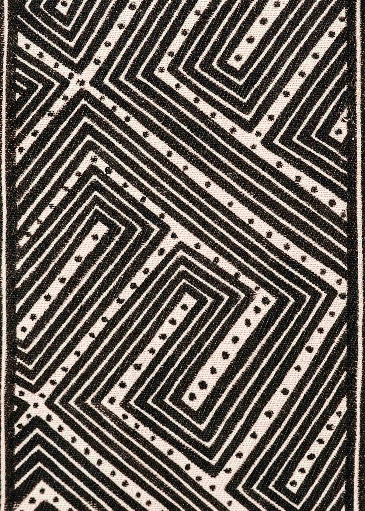 A pintura em tecido é uma inovação criativa indígena a partir de um dos aspectos mais característicos de suas culturas: a pintura corporal. A Tucum tem o prazer de apresentar toda a força e a beleza das pinturas indígenas!  Ganhe 10% de desconto na sua primeira compra!
